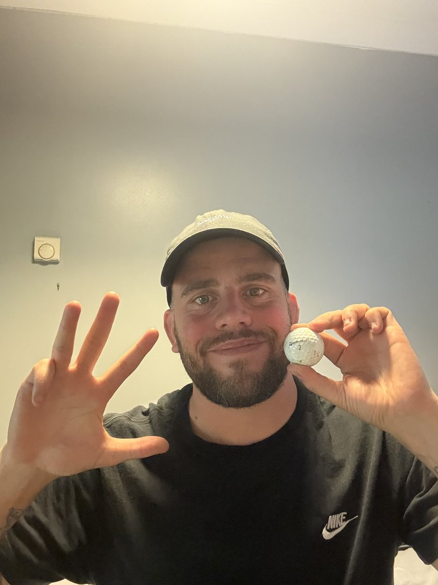 JH4DoughMedia's tweet image. Was due to go to LIV golf yesterday, instead ended up playing a charity golf day at Lingfield golf club and got win number 4 of the 2025 season. 40 points was enough to get it done!
Have kept all 4 golf balls from my wins this year. Looking to do something with them as memories.