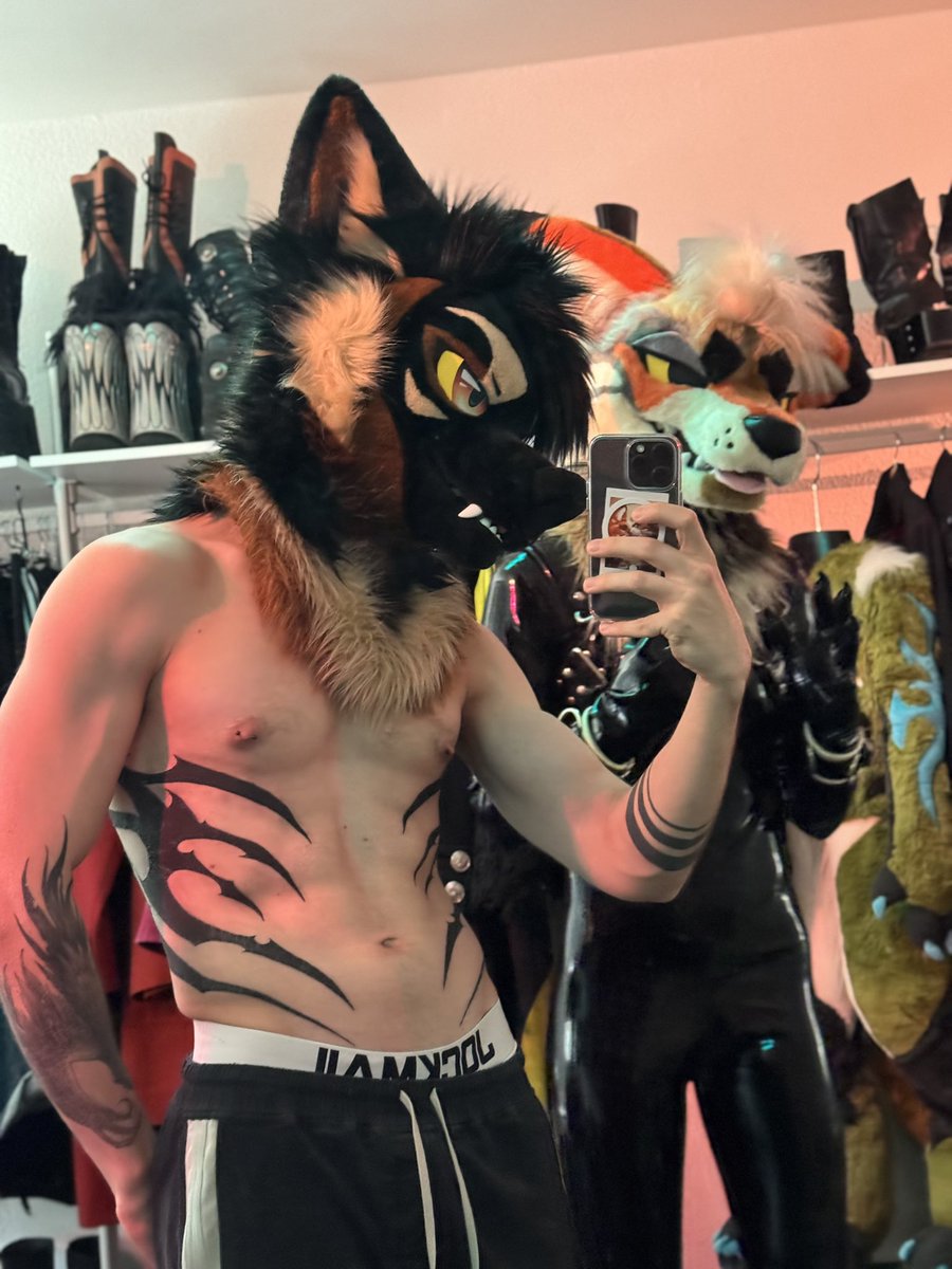 clawmarks 🐾
🧡 <a href="/lake_coyote/">Lake Coyote</a>