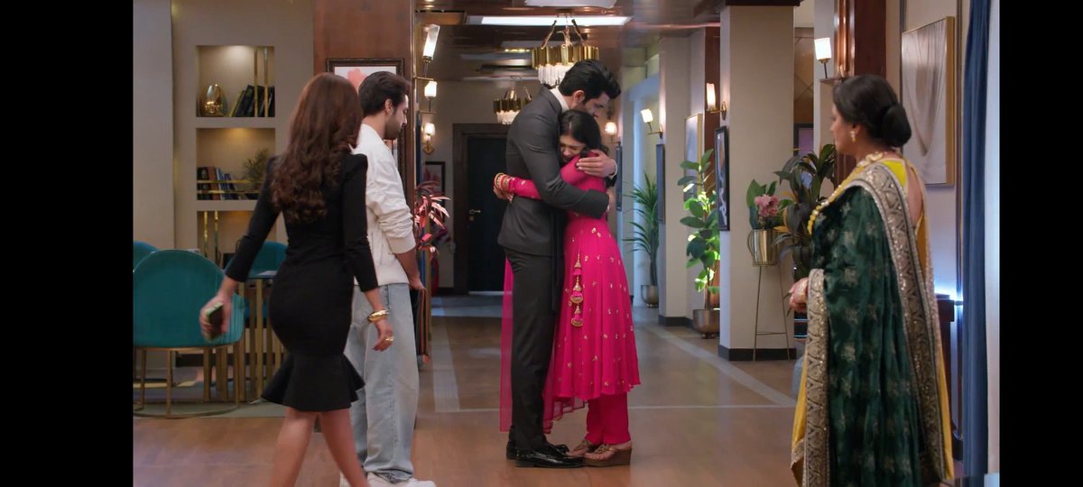 fandomfade's tweet photo. Their height difference 🤌😭🙈

#KumkumBhagya #PraShiv #PraMik #prathna #ShivanshRandhawa #Pranalirathod #NamikPaul https://t.co/GE7F3srhoE