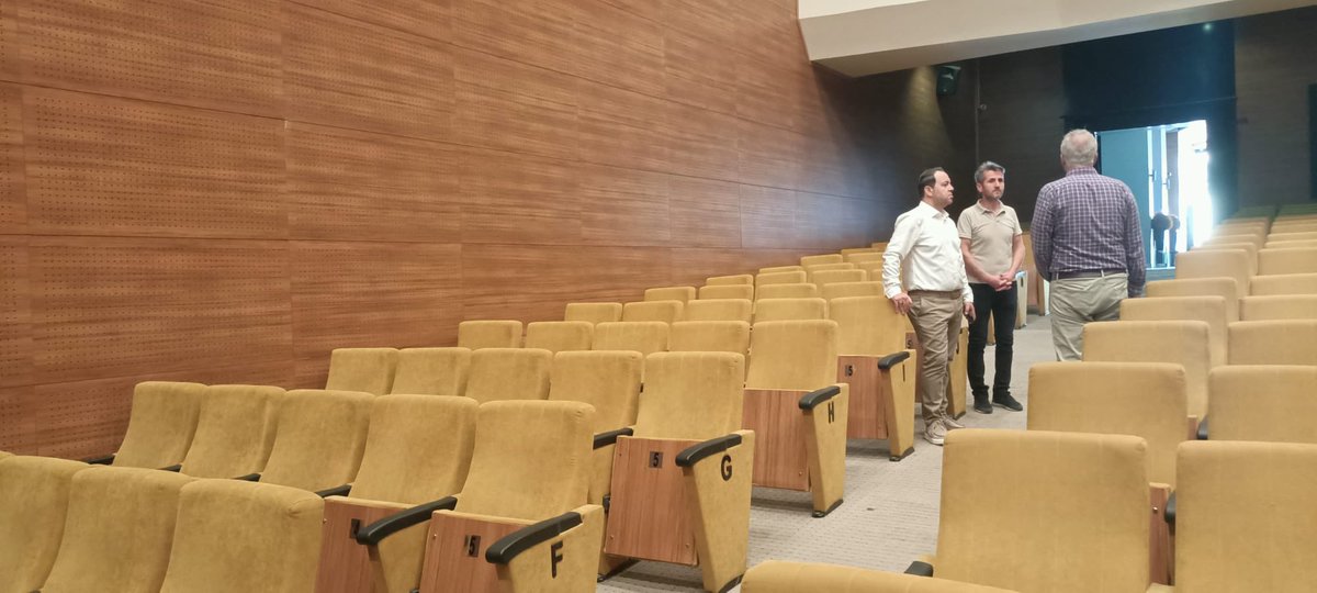 Kdz Ereğli Turgut Reis Ortaokulu ve Tatoğlu Kültür Merkezini ziyaret eden İl Millî Eğitim Müdürümüz Sayın Uygar Keskin, Turgut Reis Ortaokulu ek bina ihtiyacı için Kdz Ereğli İlçe Millî Eğitim Müdürü Sayın Harun Akgül'den bilgi aldı. Mevcut durum ve eğitim bölgesindeki derslik,