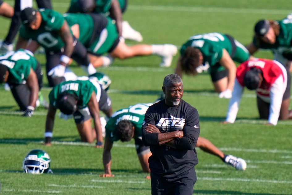 The Jets are bringing more officials to their training camp to tackle penalty issues and boost discipline after leading the NFL in penalties the past two seasons.  apnews.com/article/jets-p…