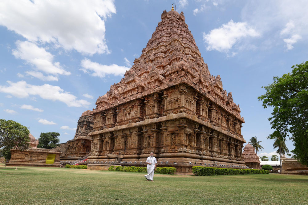 Openthemag's tweet image. #Cholas in the Crosshairs: #NarendraModi’s invocation of a medieval ballot system taps into a deeper battle for Tamil history.
openthemagazine.com/feature/cholas…