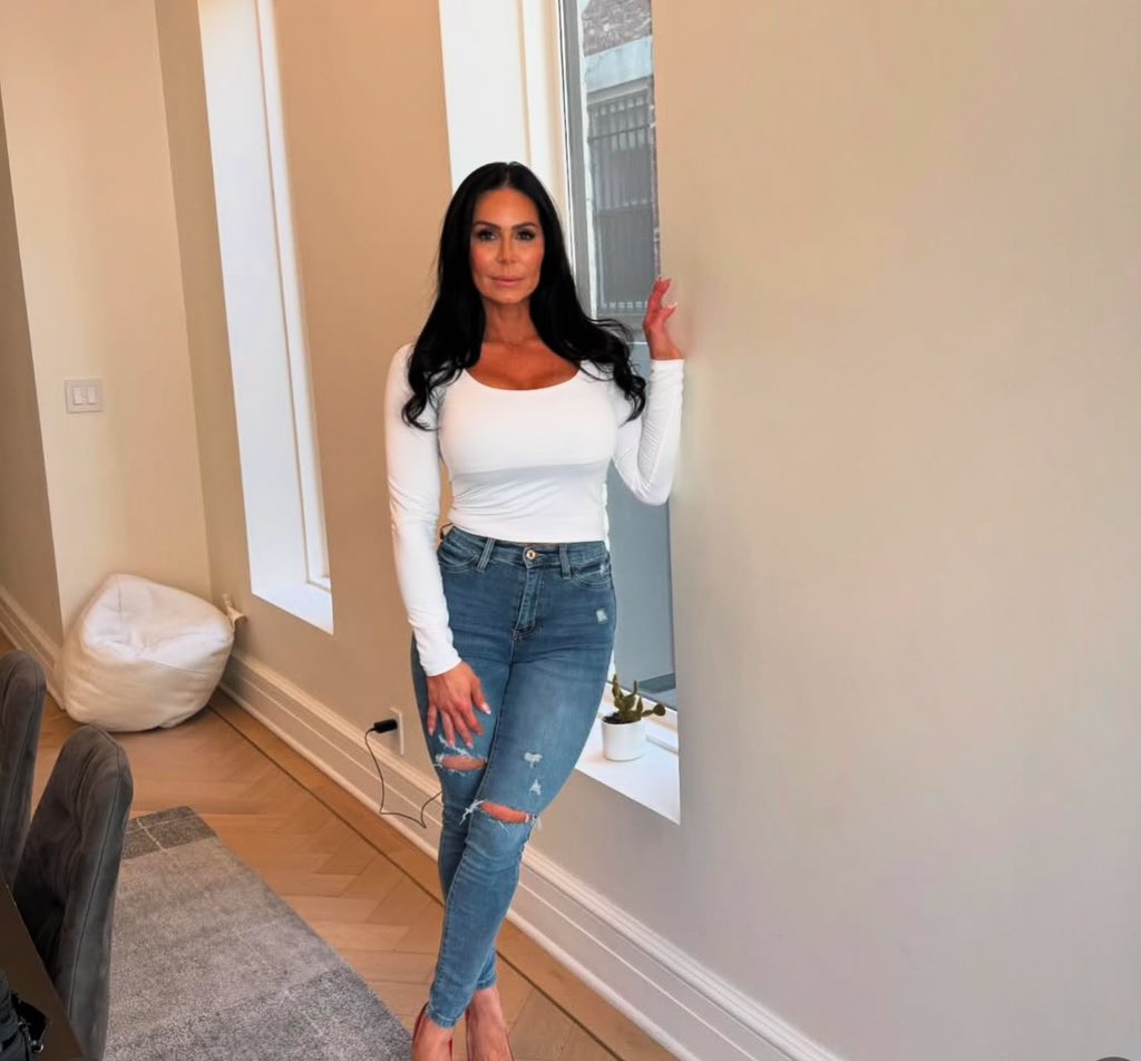 katejoy70's tweet photo. Looking fresh in white ✨ https://t.co/Ccwm5RHAs3