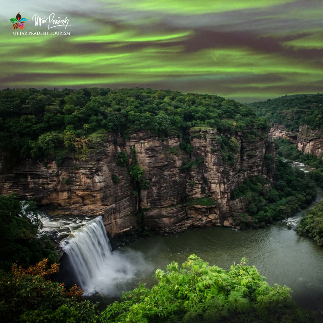 sonbhadratour's tweet photo. Visit #Sonbhadra 📍 for lifetime memories this #Monsoon 
Book: https://t.co/AgwhlzQ9el 

Pic credit: @uttarpradeshtourism
 #up64 #naturelovers #waterfall #exploreindia #TravelGoals  #ecotourism #up65 #up63 #mirzapur #exploreindia #tourism #purvanchal #dudhi #rajdari #devdari https://t.co/58Pz2mtIN4