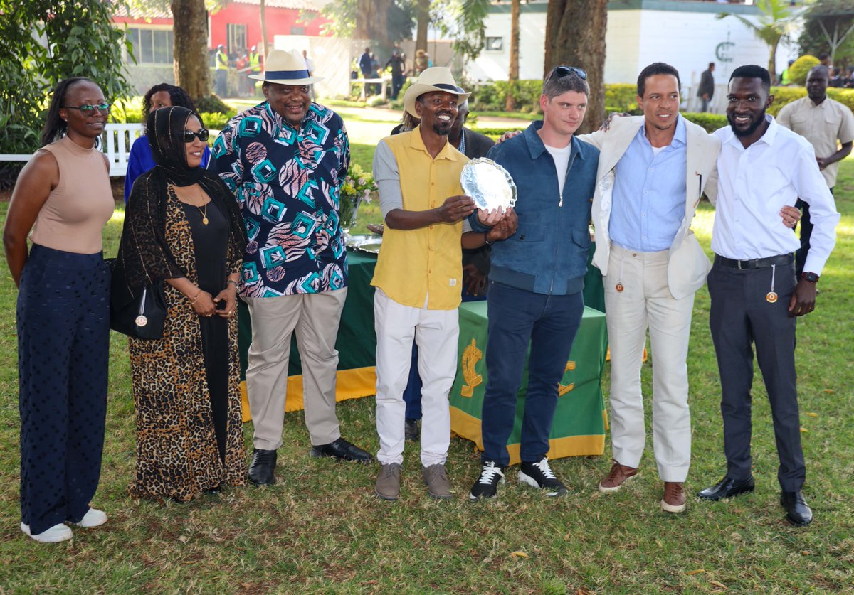 4thPresidentKE's tweet image. Former President Uhuru Kenyatta today joined racing enthusiasts at the Ngong Racecourse to celebrate the champions of the 2024–2025 season. The event also featured the thrilling final race of the season, marking a memorable close to the racing calendar.