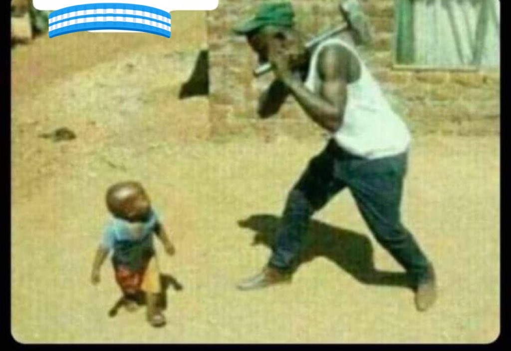 ivymbabazii's tweet image. The dad to my kid playing with him after the DNA tests😭😂