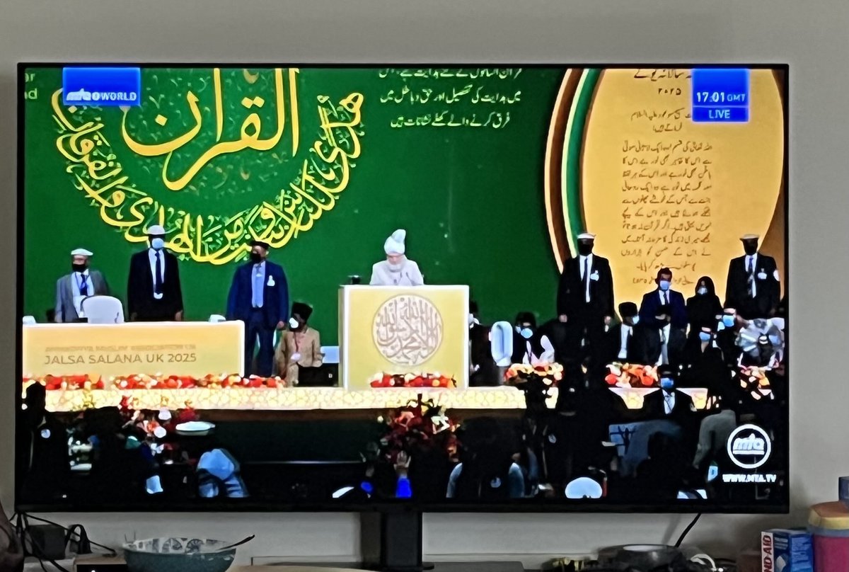 moongirl345's tweet image. Just listened to such a powerful,full of Jalaal concluding address by beloved Huzur. A pure intellectual and spiritual treasure.May the world take to heart his pearls of wisdom ❤️❤️
#jalsaUK
⁦@JalsaConnect⁩