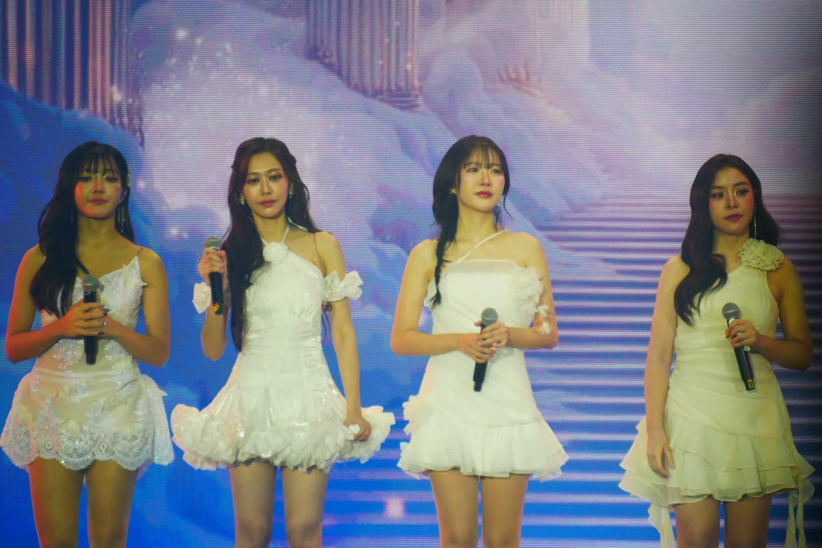 NattapachPoung's tweet image. 😍🥰
#GlowupGlamupConcert #JennisOprasert #KaewNatruja #NamneungMilinD #NoeyKanteera #MOBYE #PUPÉJiradapa #JaneKunjiranut #IsTarwaan #LetitGLowup #GlowupGlamup