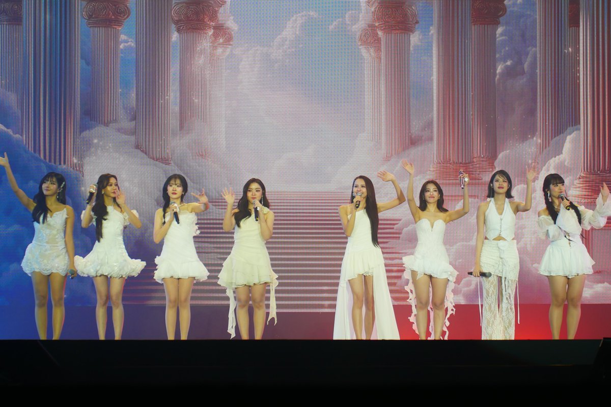 NattapachPoung's tweet image. 😍🥰
#GlowupGlamupConcert #JennisOprasert #KaewNatruja #NamneungMilinD #NoeyKanteera #MOBYE #PUPÉJiradapa #JaneKunjiranut #IsTarwaan #LetitGLowup #GlowupGlamup