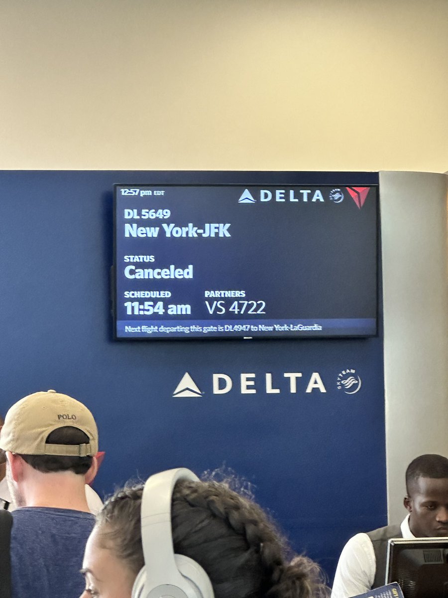 MLPFIMTPM's tweet image. Heck yeah back to @TrotCon I come