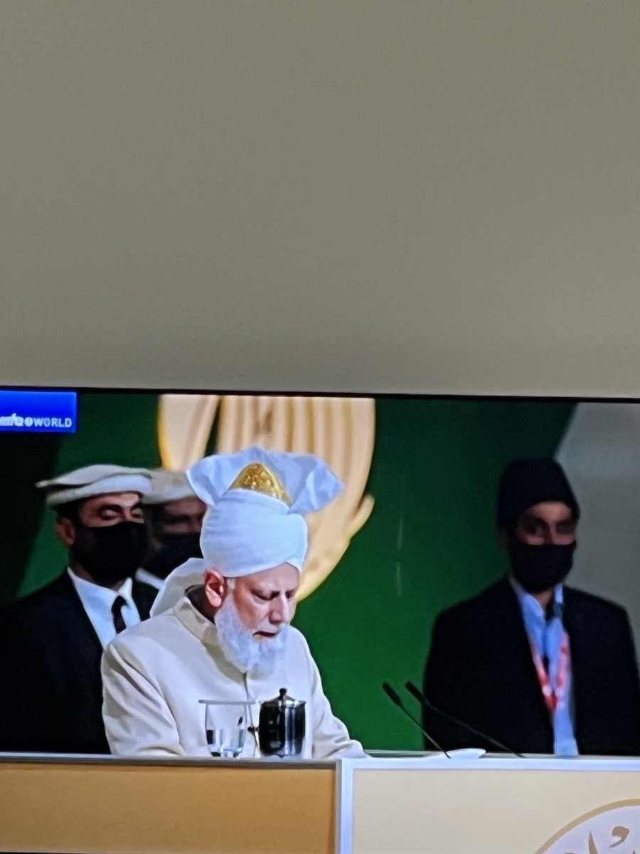moongirl345's tweet image. Just listened to such a powerful,full of Jalaal concluding address by beloved Huzur. A pure intellectual and spiritual treasure.May the world take to heart his pearls of wisdom ❤️❤️
#jalsaUK
⁦@JalsaConnect⁩