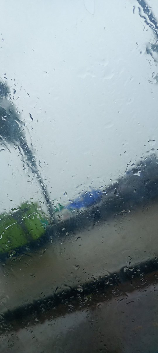 outonoliih's tweet image. Era pra ser um domingo de praia mas ai eu esqueci que moro em recife e nn posso confiar no tempo