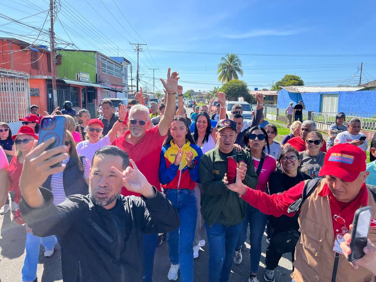 monagasreb's tweet image. El gobernador del estado Barinas, profesor Adán Chávez Frías votó en el Ciclo Diversificado Daniel Florencio O'leary
#27Jul
#VotoPorMiProyecto
#EleccionesMunicipales2025