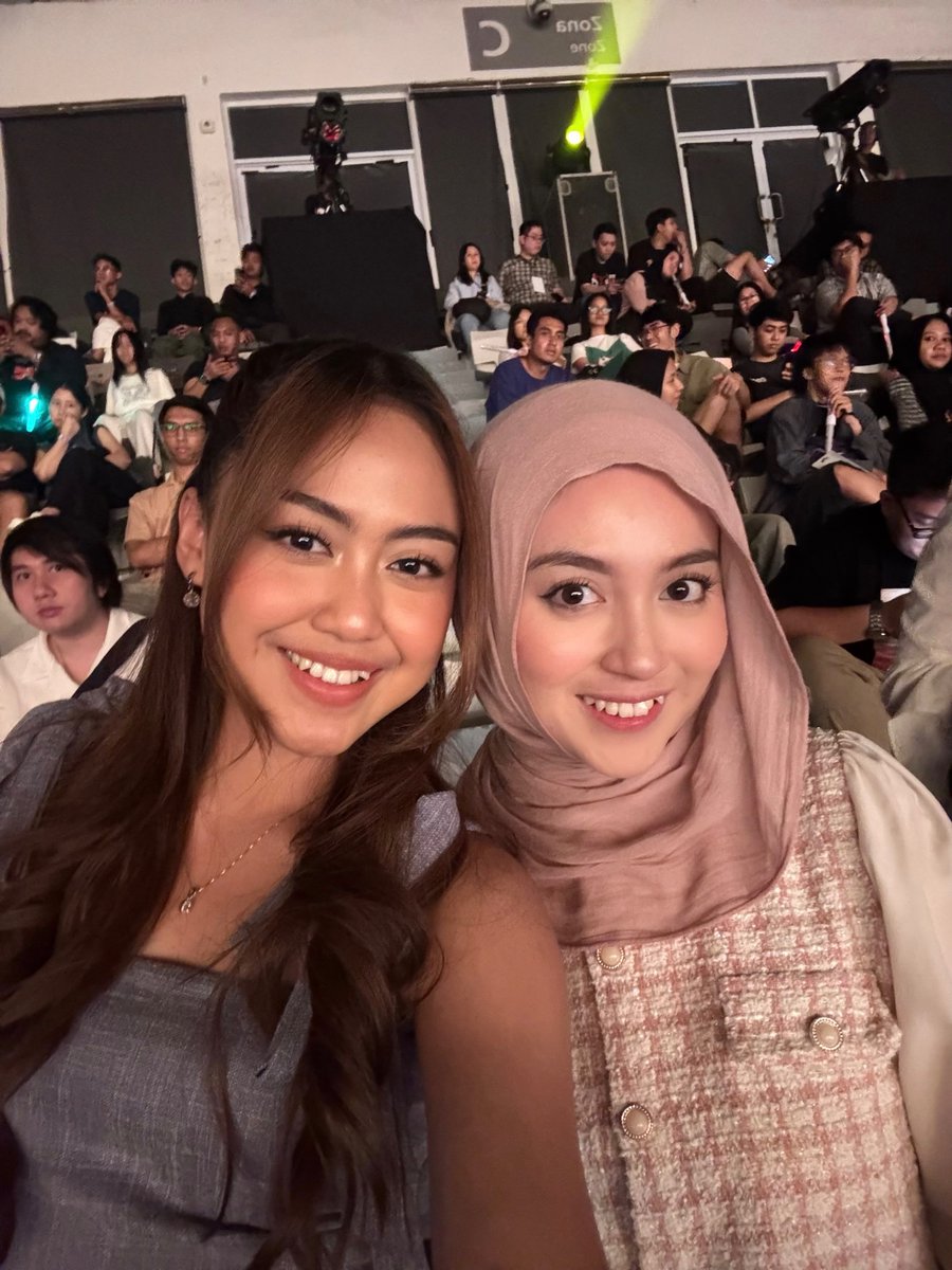 JKT48 gave me a sister who looks just like me🥹🫶🏻
My twinnie <a href="/_siscasaras_/">Sisca Saras</a>