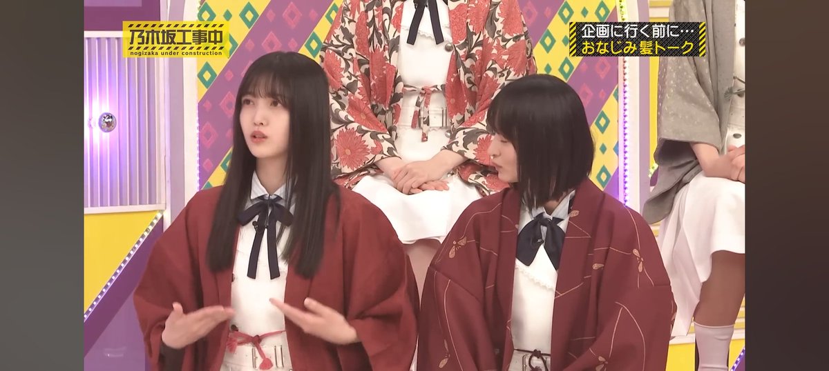 animangablue's tweet photo. As soon as Sakura's new hair was mentioned, I knew the proclamation of 20cm cut was coming 😂

What I did not expect was for Kaki, Yumiki, and Okamoto to just run with it too 😂

I'm so happy that the Akimoto Manatsu effect shines on so brightly into the newer generations ❤️ https://t.co/eh5nLPDsYy