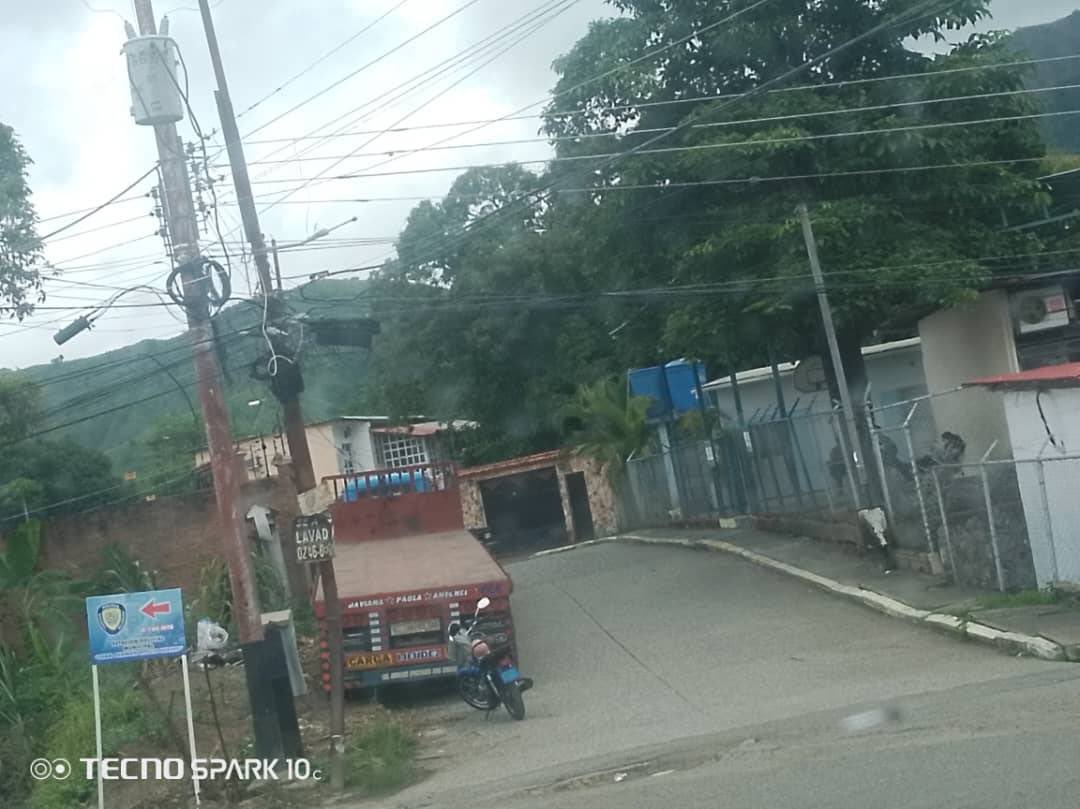 PedroDeMendonca's tweet photo. Hoy #27Jul los guariqueños hacen gala nuevamente de su claridad, su conciencia y su aspiración de LIBERTAD.
SOLEDAD TOTAL en los centros de “votación” en el corazón de Venezuela; desde San Juan de Los Morros hasta Altamira, desde San José de Guaribe hasta el inundado Puerto Miranda.
De punta a punta, la misma respuesta corajuda y sublime a la pretensión de doblargarnos: este país, desde lo más profundo de su corazón, cambió PARA SIEMPRE.
Hagan lo que hagan, el globo va a reventar. Todos lo sabemos. Y seguimos soplando #HastaElFinal.
En este hilo, fotos de centros de las tres localidades más pobladas del estado: San Juan de Los Morros, Calabozo y Valle de la Pascua.