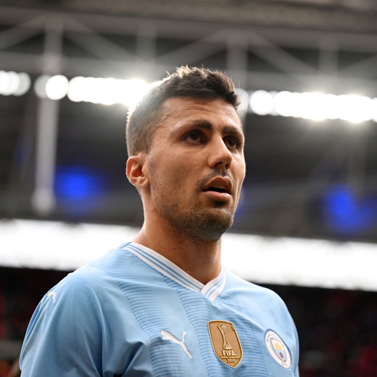 TheGuardiolaSch's tweet image. 🚨❗️𝗕𝗥𝗘𝗔𝗞𝗜𝗡𝗚: Real Madrid sent an ultimatum to the Manchester City management:
"Either accept €150-200m for RODRI or lose him for free in summer 2034." 💣
