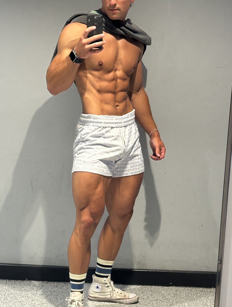 user_mm_'s tweet image. Heres my exact split if anyone wants it. Been running it for years with slight variations here and there. 

A little bit of cardio every day, serious cardio/abs on rest days