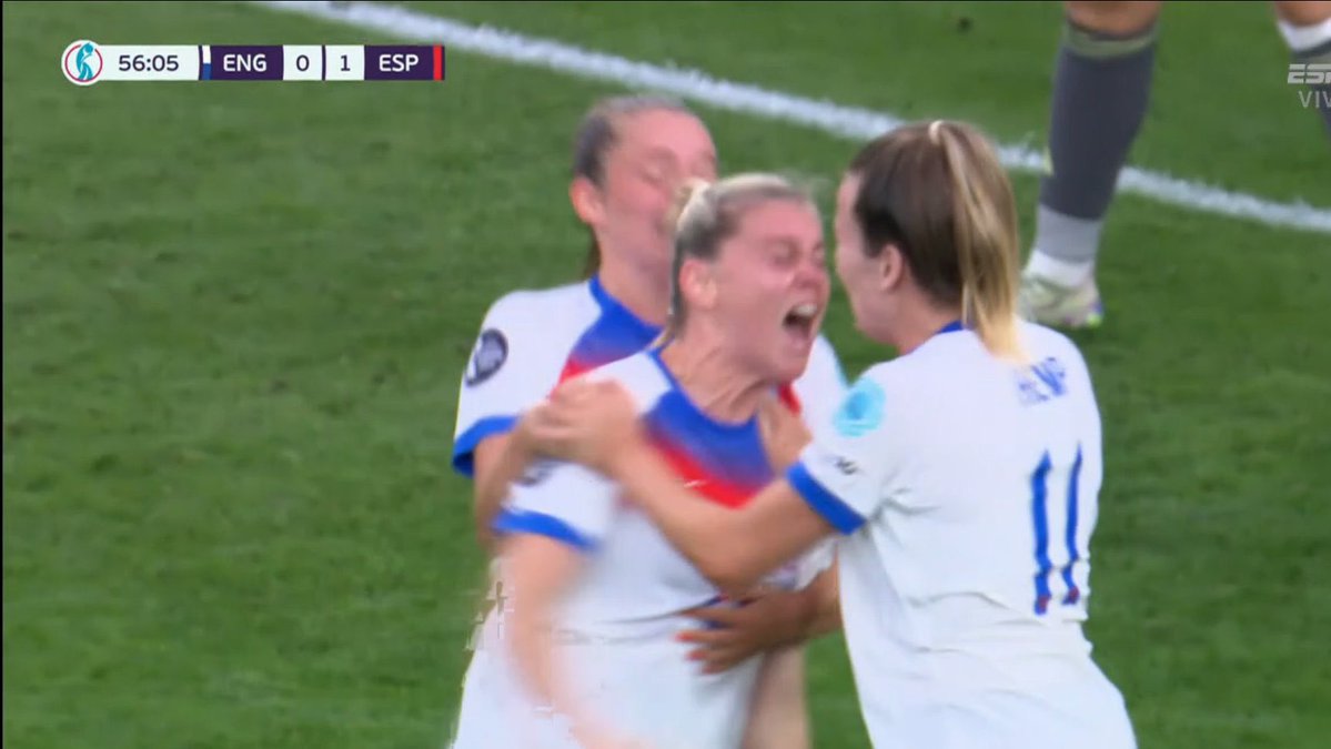 The #Arsenal connection! Brilliant ball from Kelly and finish from Russo 👏 🏴󠁧󠁢󠁥󠁮󠁧󠁿 ❤️