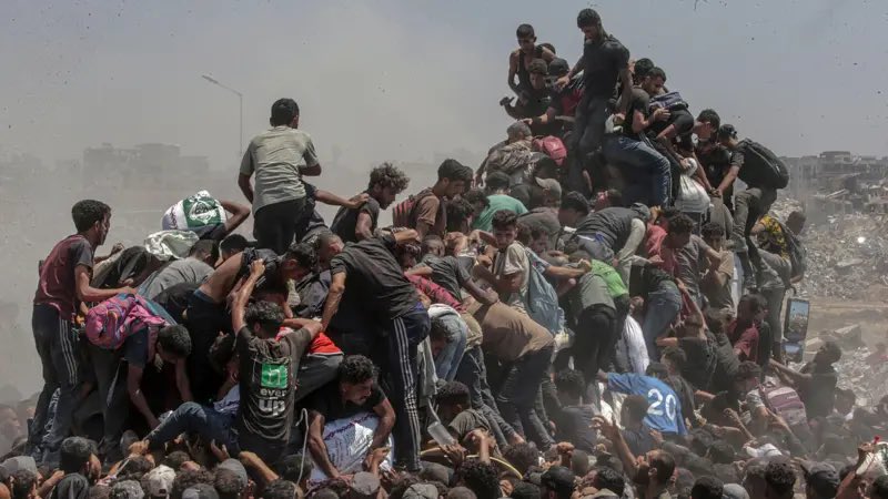 Mahdii143's tweet photo. Jordan and the UAE have carried out air drops into Gaza after Israel announced a series of new aid measures . As human being this will be accountable one day . #GazaStarving #GazaGenocide https://t.co/n0tkyrcwbt