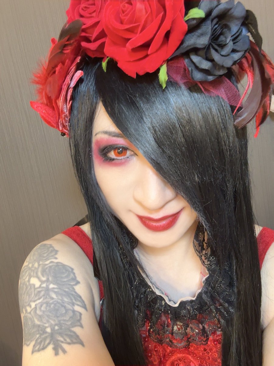 ASAGI_SOLO's tweet image. 札幌楽しかった!✨️
北海道の子たちも、各地から集まってくれた子たちもみんなありがとう😽🙌
勢い余ってうっかりフロアに赤い翼でフライハイしちゃった!(笑)
一本一本のライヴ、更に一瞬一瞬が本当に大事だって思うよ。
みんなの前で歌う事で自分の存在意義を感じられる!今夜もありがとう!🌹👁