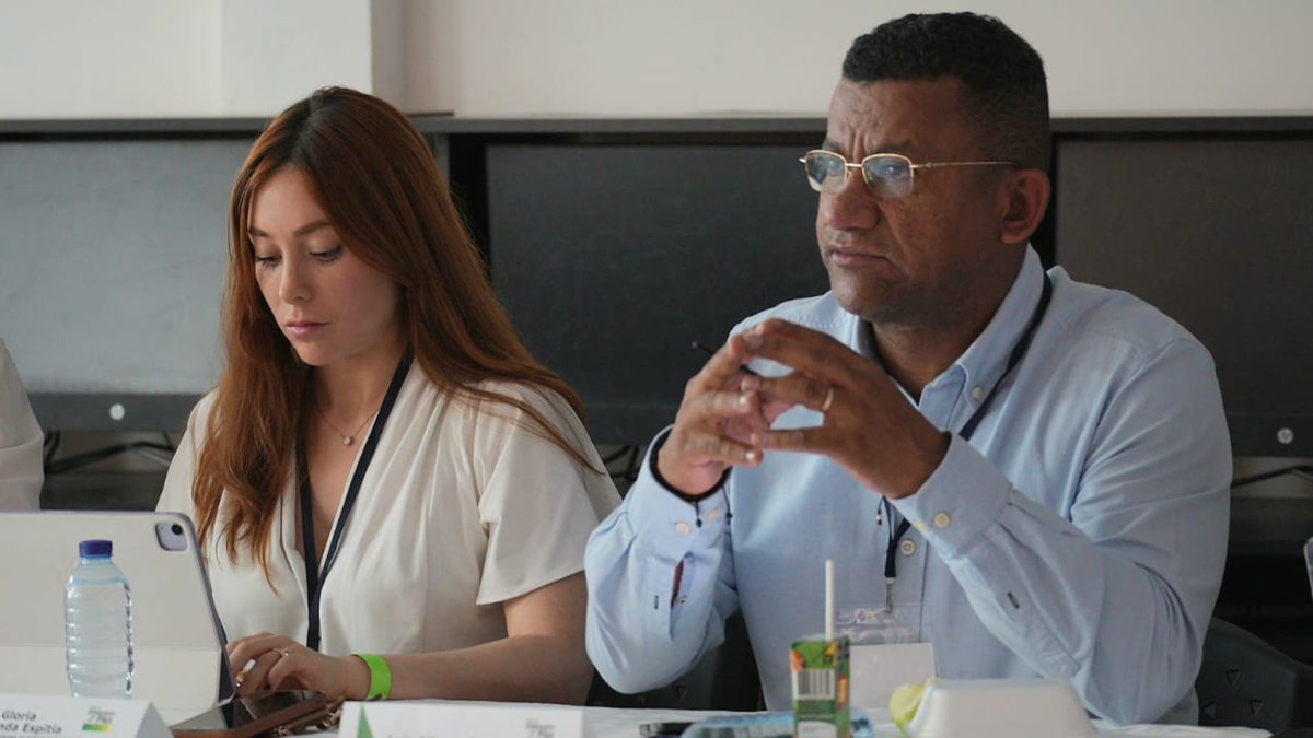 ComisionadoPaz's tweet image. ⏰️#AEstaHora se reúnen las delegaciones de Gobierno nacional y la Coordinadora Nacional-EB, en el marco de la Mesa de Diálogos de Paz en el municipio de Llorente, Nariño, con el fin de verificar los avances para el plan piloto de sustitución de cultivos.
En este espacio…
