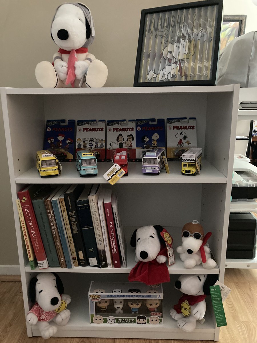 Md1819's tweet image. While I was reading and on Twitter this morning my wife put this bookshelf together, she’s handier than me! This bookshelf will give a quick snapshot of my interests..if you hadn’t already guessed!