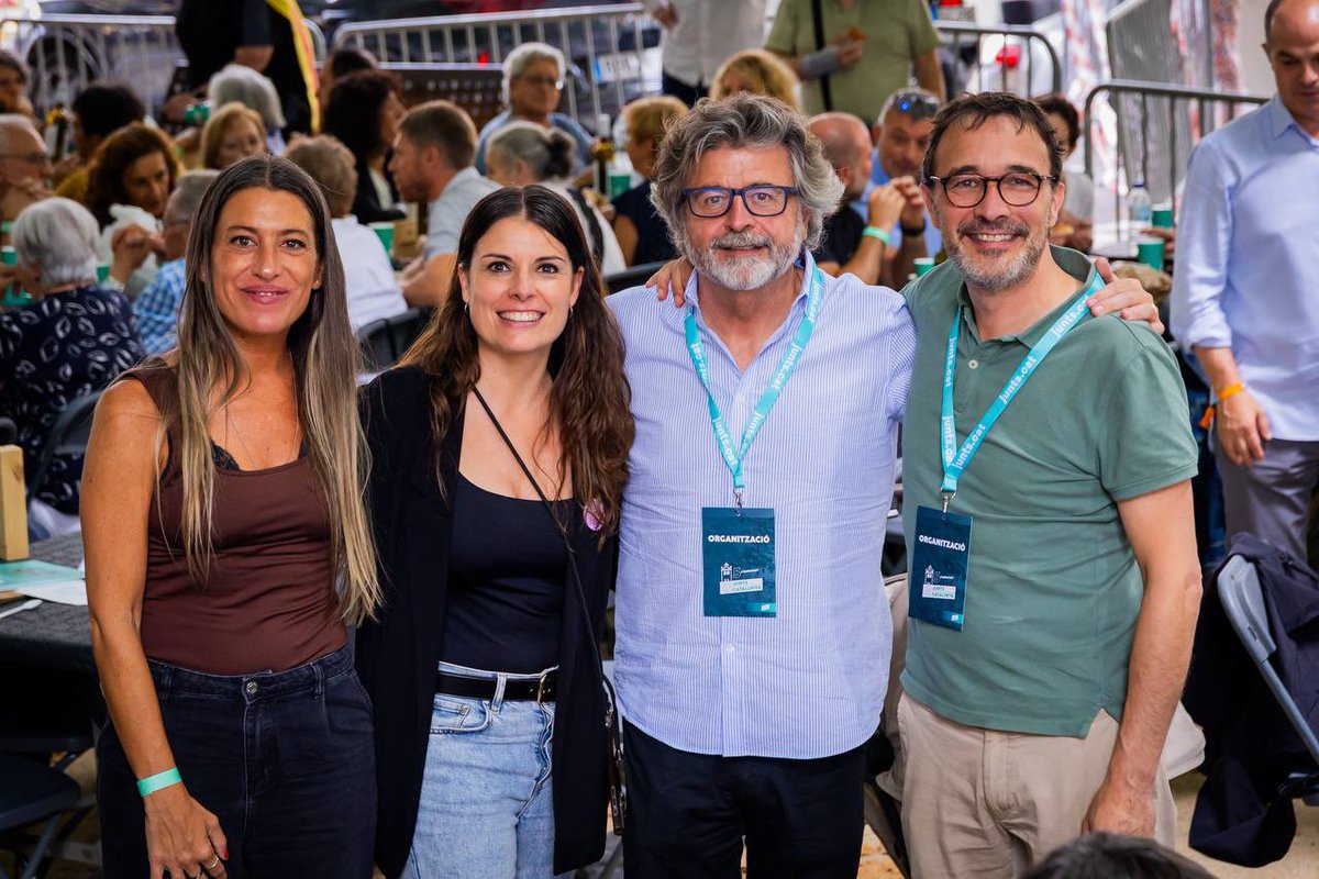 josep_rius's tweet image. 💛 5è aniversari de @JuntsXCat. 

5 anys de lluita i determinació. Amb Catalunya i Barcelona sempre al cap i al cor. 

Gràcies a tothom que heu vingut avui a Prats de Molló! Visca Catalunya!