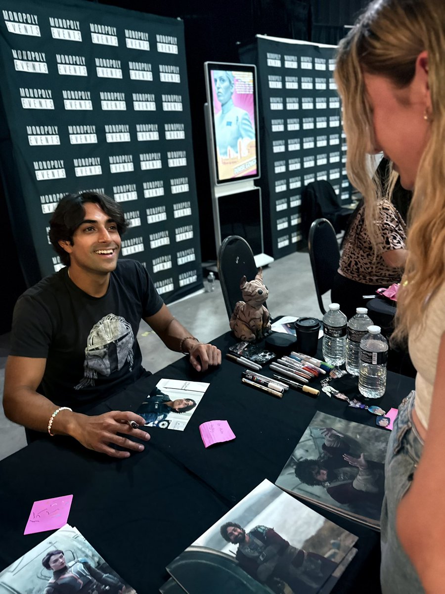 HayleysHolocron's tweet image. Eman’s reaction to me being the first one to take an Ahsoka season two photo to be signed, thank you for being so lovely as always 🥺🖤