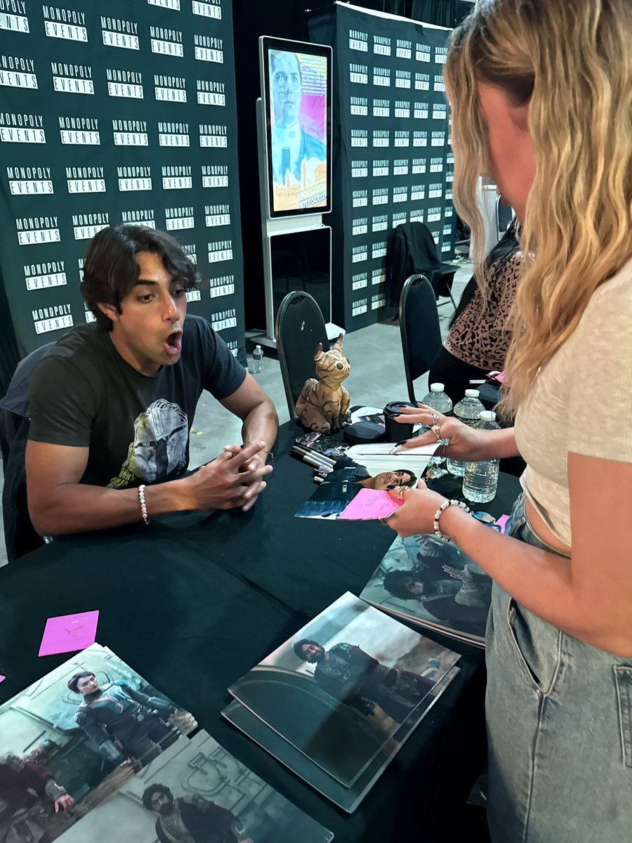 HayleysHolocron's tweet image. Eman’s reaction to me being the first one to take an Ahsoka season two photo to be signed, thank you for being so lovely as always 🥺🖤