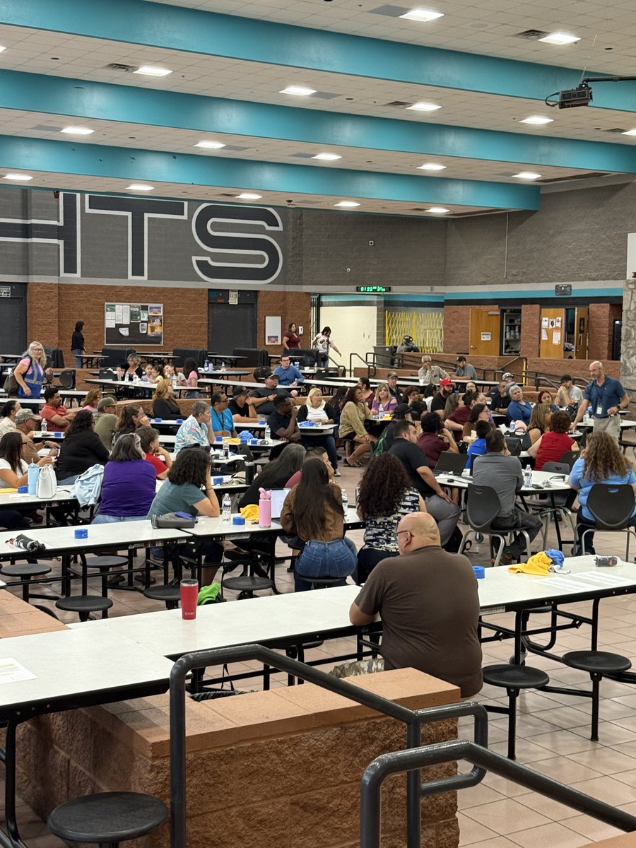 ignacior38's tweet image. This week, we kicked off the year by welcoming back our amazing teachers & staff with capacity-building sessions across LCPS! Topics were driven by staff feedback & data—relevant, meaningful, and focused on student success. Here’s to a great school year! @LCPSnet