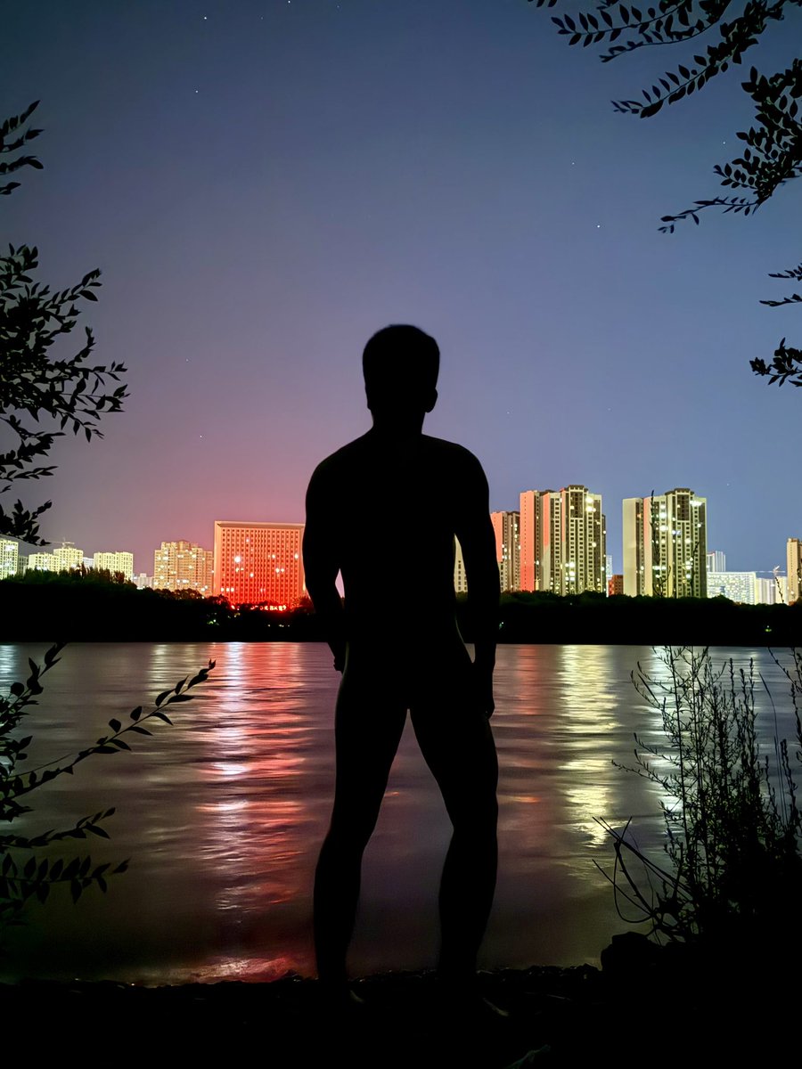 pontusGuy's tweet photo. good night https://t.co/TaddkTZbrQ