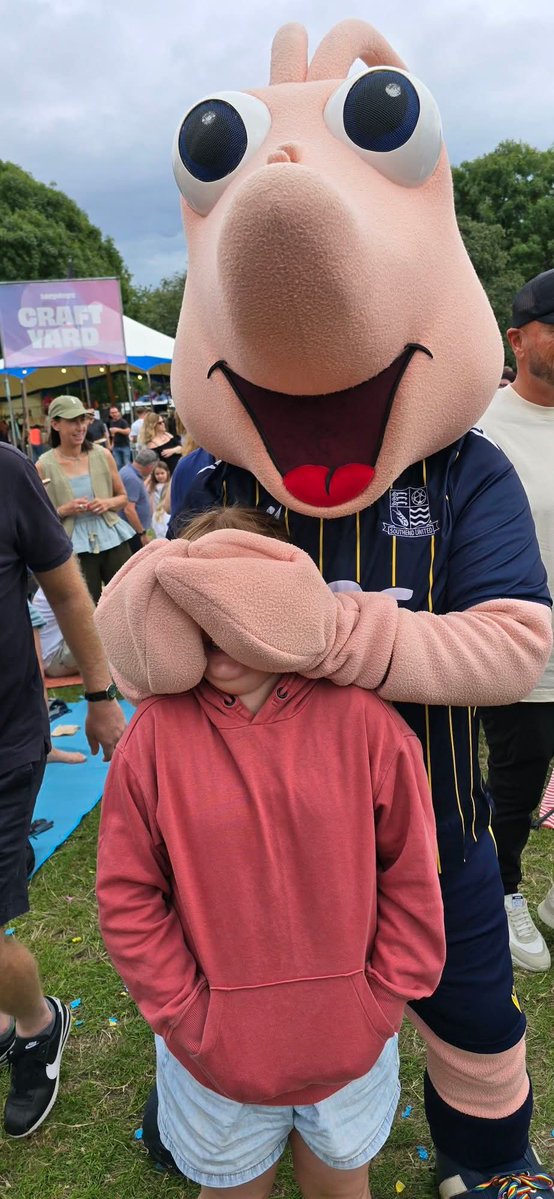 shrimp_sammy's tweet image. I love meeting my fans and posing for pictures with them 📷
Always share your pictures with me shrimpers 💙 🍤