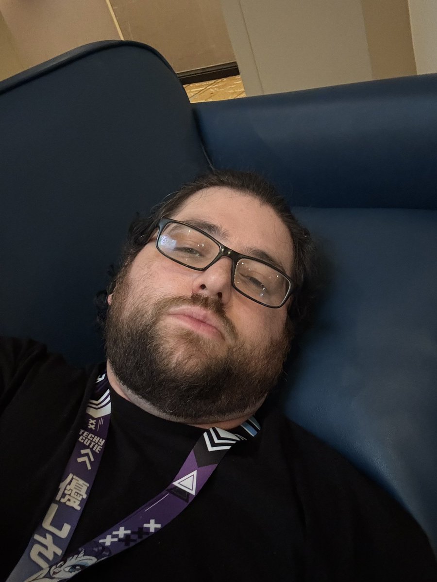 IvoryBrony's tweet image. Nap time for the boys