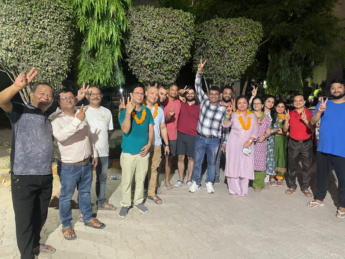 Devika skypers Raj Nagar extension Ghaziabad UP 201017 मे AOA election 2025-26 संपन्न हुआ... Team Shiv Shakti बनी Devika residents की पसंद... Congratulations to all the winner