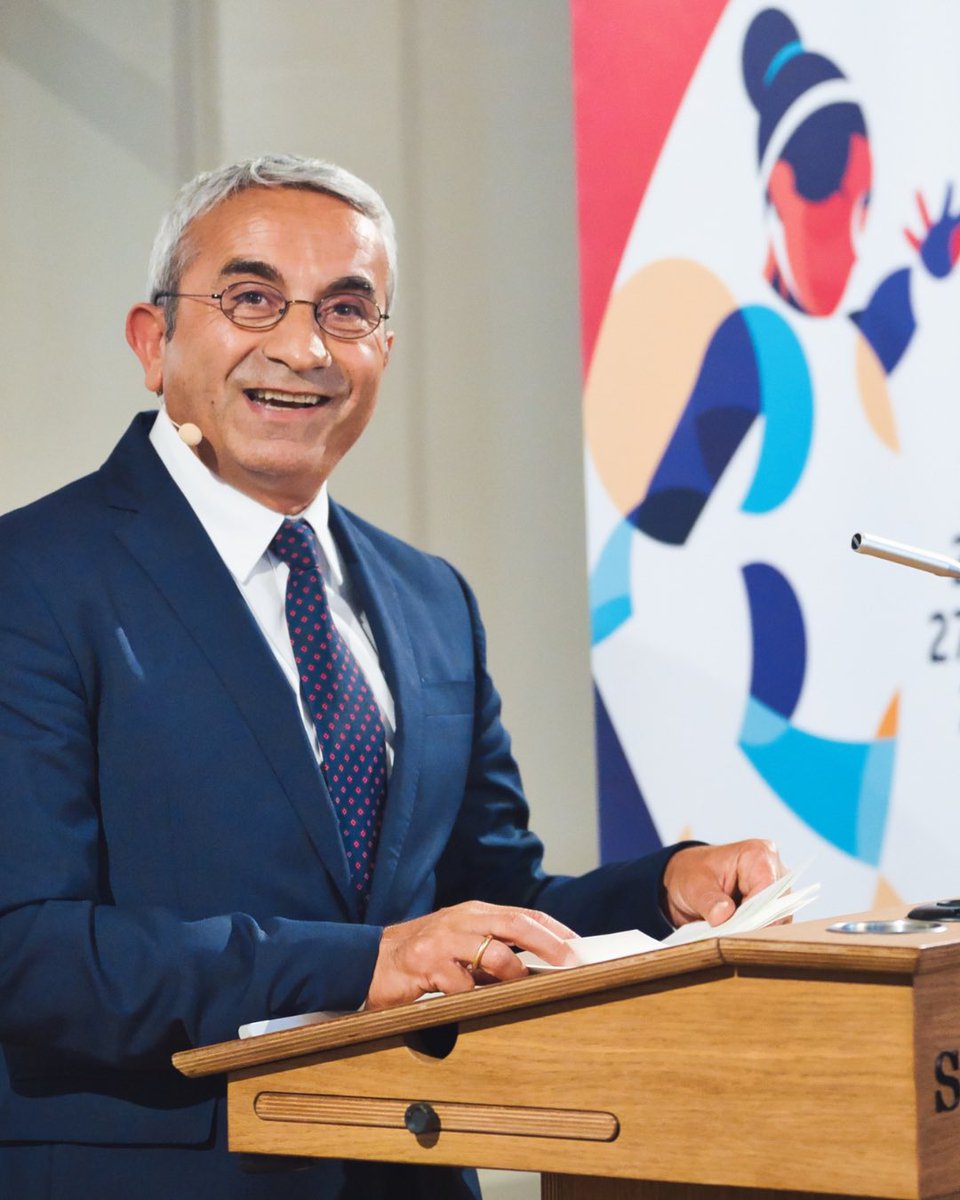 Vor dem Anpfiff des Finalspiels, war es mir eine Ehre, Vertreterinnen und Vertreter aus Politik und Wirtschaft sowie Fussballbegeisterte im Namen des Regierungsrats in Basel zu begrüssen. 🤝⚽️
#weuro2025 #baselamball #empfang #summitofemotions #mustafaatici #frauenfussball