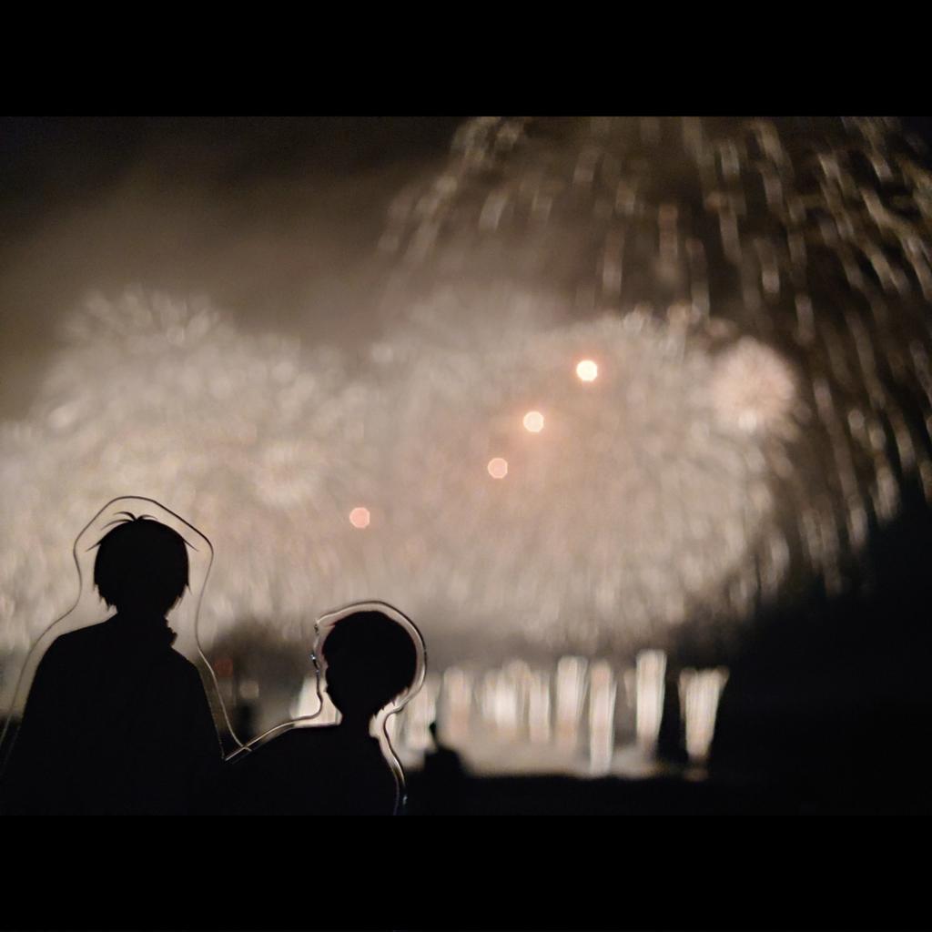 misui_da's tweet image. ぐーぐるくんが去年の花火に持っていった夫婦アクスタ写真掘り起こしてくれてたけど載せた記憶ないので載せます。