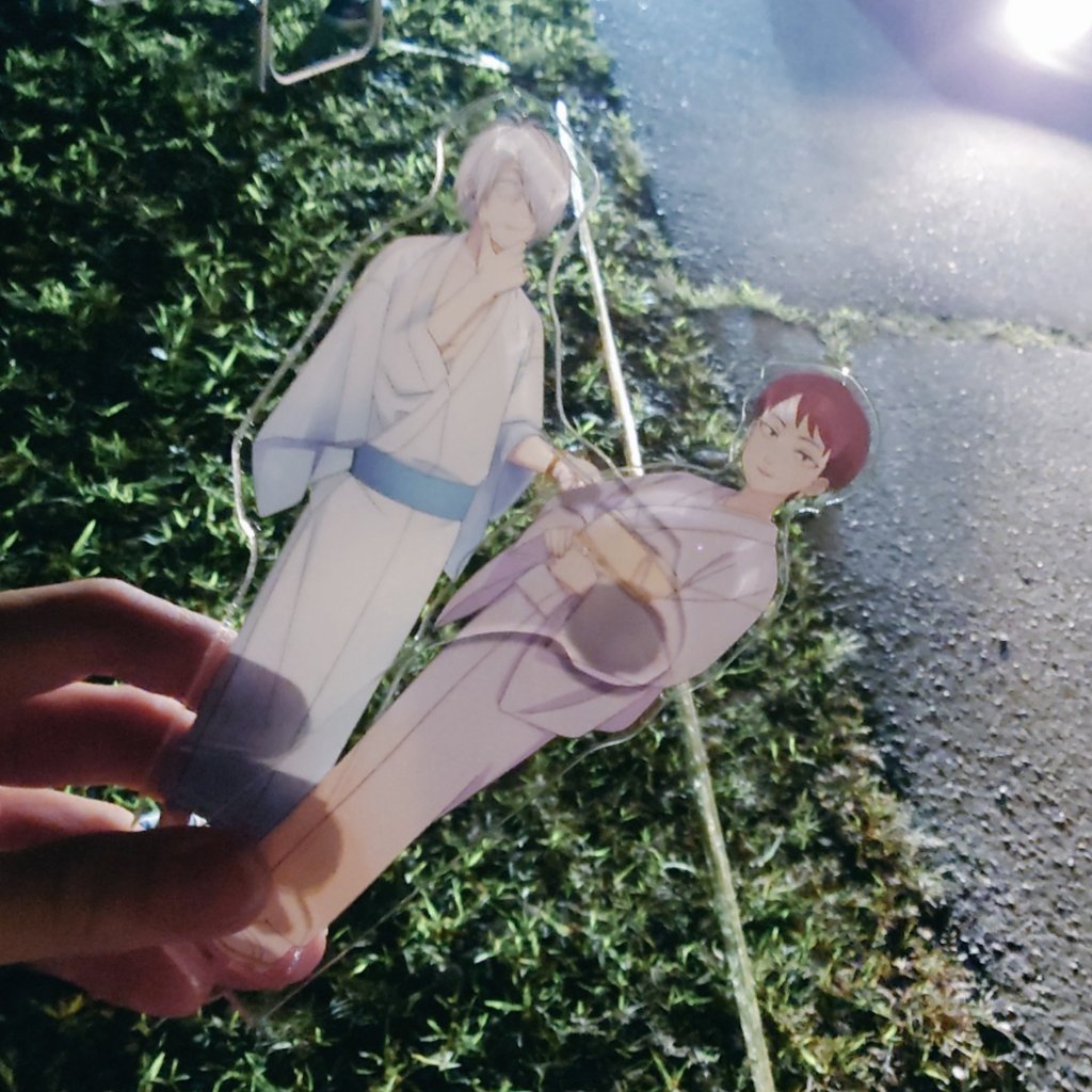 misui_da's tweet image. ぐーぐるくんが去年の花火に持っていった夫婦アクスタ写真掘り起こしてくれてたけど載せた記憶ないので載せます。