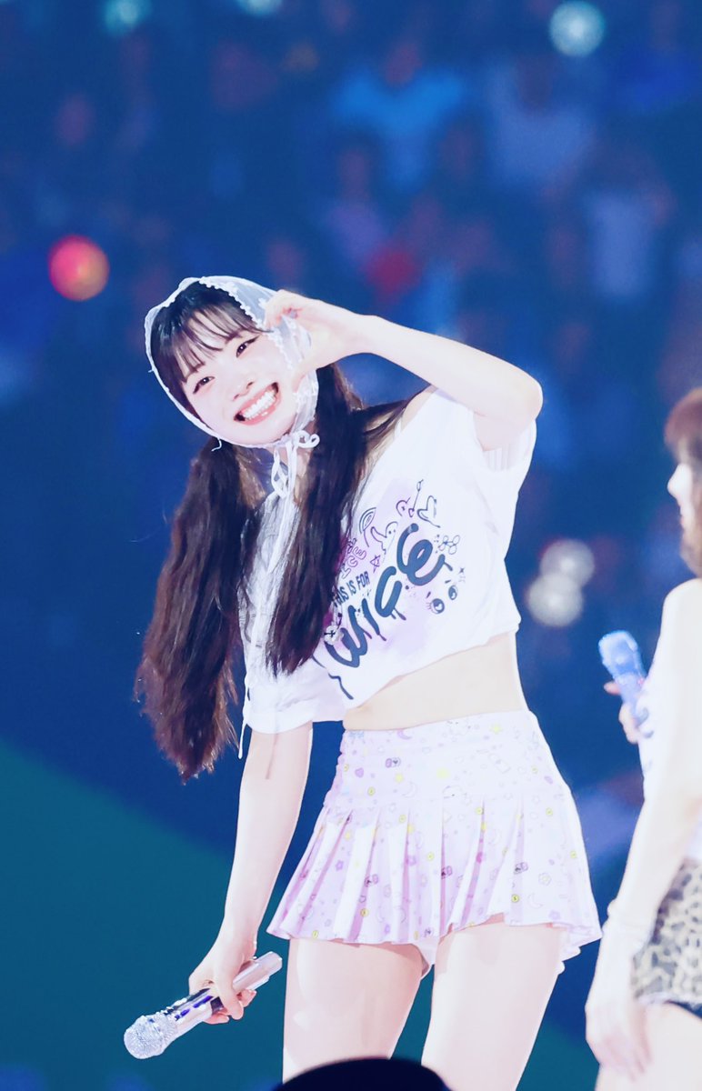 dearest_dayu's tweet image. HOW COULD PEOPLE HATE ON A BEAUTIFUL SNOWFLAKE LIKE DUBU?