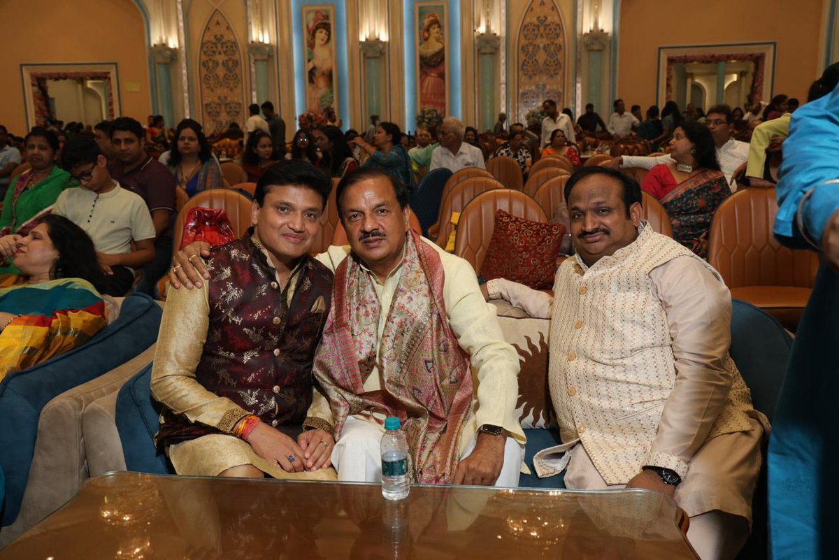 Dr. Mahesh Sharma (@dr_maheshsharma) on Twitter photo рд╣рд░рд┐рдпрд╛рд▓реА рддреАрдЬ рдХреЗ рдЕрд╡рд╕рд░ рдкрд░ рдЖрдЬ рдиреЛрдПрдбрд╛ рдХреЗ рд╕реЗрдХреНрдЯрд░-51 рдореЗрдВ рдЕрдЧреНрд░рд╡рд╛рд▓ рдорд┐рддреНрд░ рдордВрдбрд▓ рджреНрд╡рд╛рд░рд╛ рдЖрдпреЛрдЬрд┐рдд рд╣рд░рд┐рдпрд╛рд▓реА рддреАрдЬ рдорд╣реЛрддреНрд╕рд╡ рдХрд╛рд░реНрдпрдХреНрд░рдо рдореЗрдВ рд╕рдореНрдорд┐рд▓рд┐рдд рд╣реБрдЖ рддрдерд╛ рд╡рд╣рд╛рдБ рдкрд░ рдЙрдкрд╕реНрдерд┐рдд рдкреНрд░рд┐рдп рдХреНрд╖реЗрддреНрд░рд╡рд╛рд╕рд┐рдпреЛрдВ рдХреЛ рд╣рд░рд┐рдпрд╛рд▓реА рддреАрдЬ рдХреА рд╣рд╛рд░реНрджрд┐рдХ рдмрдзрд╛рдИ рдПрд╡рдВ рд╢реБрднрдХрд╛рдордирд╛рдПрдВ рджреАред
рдЗрд╕ рдХрд╛рд░реНрдпрдХреНрд░рдо рдХреЗ рдЕрдВрддрд░реНрдЧрдд рдЕрдЧреНрд░рд╡рд╛рд▓ рдорд┐рддреНрд░ рдордВрдбрд▓ рдХреЗ рдЕрдзреНрдпрдХреНрд╖ рд╢реНрд░реА рд╣рд░рд┐рдпрд╛рд▓реА рддреАрдЬ рдХреЗ рдЕрд╡рд╕рд░ рдкрд░ рдЖрдЬ рдиреЛрдПрдбрд╛ рдХреЗ рд╕реЗрдХреНрдЯрд░-51 рдореЗрдВ рдЕрдЧреНрд░рд╡рд╛рд▓ рдорд┐рддреНрд░ рдордВрдбрд▓ рджреНрд╡рд╛рд░рд╛ рдЖрдпреЛрдЬрд┐рдд рд╣рд░рд┐рдпрд╛рд▓реА рддреАрдЬ рдорд╣реЛрддреНрд╕рд╡ рдХрд╛рд░реНрдпрдХреНрд░рдо рдореЗрдВ рд╕рдореНрдорд┐рд▓рд┐рдд рд╣реБрдЖ рддрдерд╛ рд╡рд╣рд╛рдБ рдкрд░ рдЙрдкрд╕реНрдерд┐рдд рдкреНрд░рд┐рдп рдХреНрд╖реЗрддреНрд░рд╡рд╛рд╕рд┐рдпреЛрдВ рдХреЛ рд╣рд░рд┐рдпрд╛рд▓реА рддреАрдЬ рдХреА рд╣рд╛рд░реНрджрд┐рдХ рдмрдзрд╛рдИ рдПрд╡рдВ рд╢реБрднрдХрд╛рдордирд╛рдПрдВ рджреАред
рдЗрд╕ рдХрд╛рд░реНрдпрдХреНрд░рдо рдХреЗ рдЕрдВрддрд░реНрдЧрдд рдЕрдЧреНрд░рд╡рд╛рд▓ рдорд┐рддреНрд░ рдордВрдбрд▓ рдХреЗ рдЕрдзреНрдпрдХреНрд╖ рд╢реНрд░реА