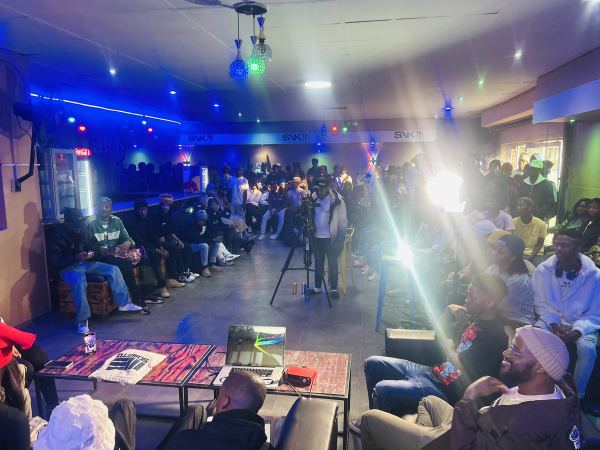OneNOnlySwizz's tweet image. Yesterday’s Show was something so special for the culture.. Can’t thank the attendees enough, not to mention our panelists, publications that came & shared their experiences, the Producers that came thru as well & and God for keeping the show alive ❤️
ka leboga! #ProducersDay