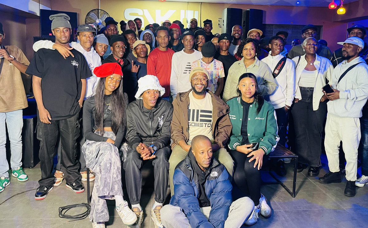 OneNOnlySwizz's tweet image. Yesterday’s Show was something so special for the culture.. Can’t thank the attendees enough, not to mention our panelists, publications that came & shared their experiences, the Producers that came thru as well & and God for keeping the show alive ❤️
ka leboga! #ProducersDay