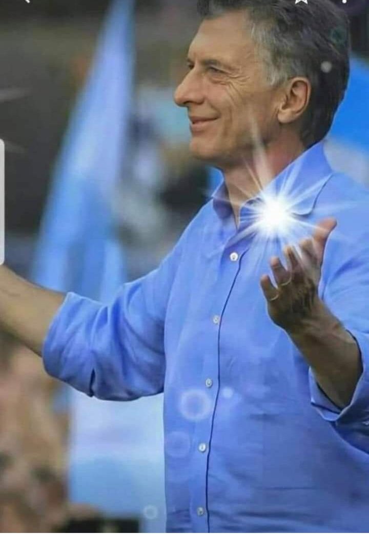 Te extraño tanto amigo!!!
Cada día q pasa en este pastis del esquizofrenico veo todo lo q perdimos ese 11 de agosto de 2019....
Este pueblo no aprende más....le apasiona votar a gauchitos gil bipolares ordinarios populistas....
Cada día se acrecienta tu figura ....abrazo