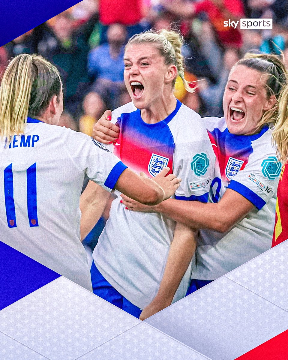 SkySportsWSL's tweet image. Alessia Russo has headed home a Chloe Kelly cross to bring England level against Spain in the Euros final 🏴🤝