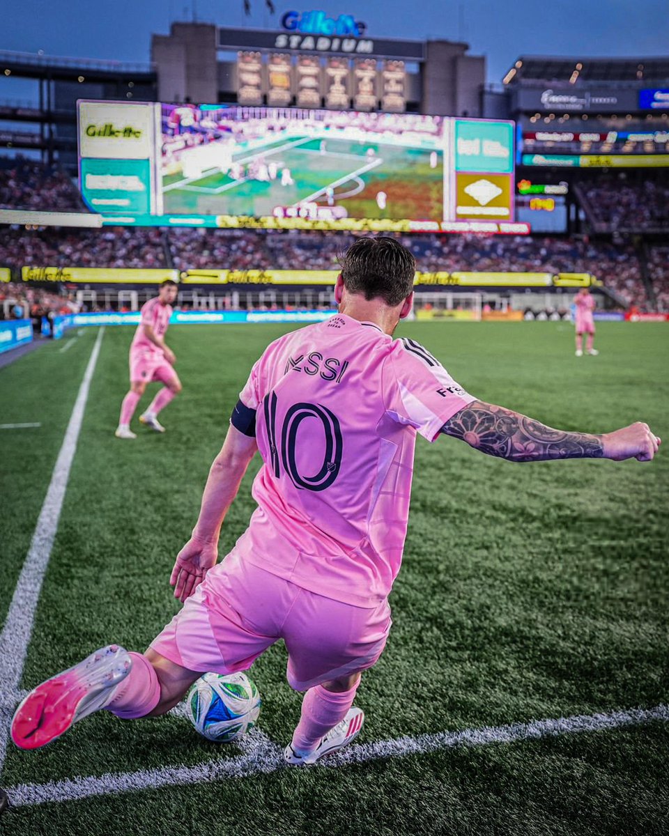 AtaqueFutbolero's tweet photo. ⚠️📽️ Lionel Messi tendrá UNA CÁMARA DE SEGUIMIENTO EN VIVO que se transmitirá vía TikTok solo para ver TODOS SUS MOVIMIENTOS. 

Será GRATIS en un acuerdo entre Apple, MLS y la App de origen chino, a partir del 2 de Agosto durante la Leagues Cup.

¿Opiniones? ⁉️ https://t.co/hESzaVh5IK