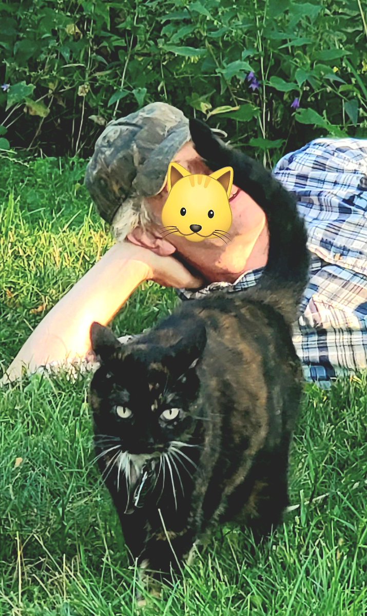 BM1531's tweet image. Sweetie defends her.me time with daddy n no one is allowed to get close