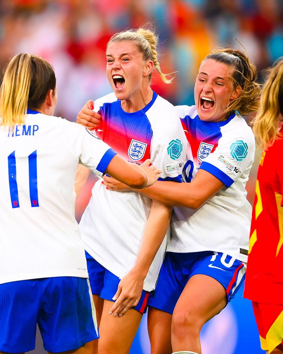 ArsenalFansFR's tweet image. 🦁 Une fois n’est pas coutume, les joueuses d’Arsenal remettent l’Angleterre à niveau, cette fois en finale.
🎯 But de Russo sur un centre de Kelly !