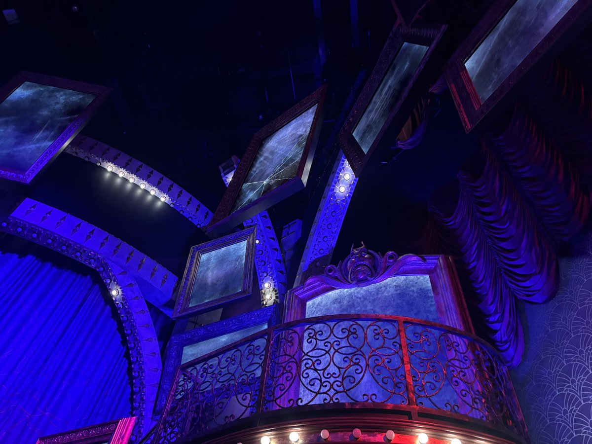 KariShankle's tweet photo. Almost broke my neck in the worst seat for the villain show @WaltDisneyWorld https://t.co/uKwZHPcJEl