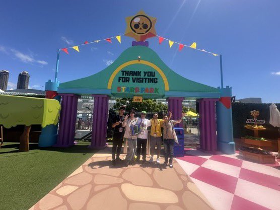 Had a great time yesterday at the Starr Park experience at San Diego Comic Con! It was nice getting to hang out with Blizz, Nez, and Waseem and meeting Drew for the first time! 💫 #BrawlStars