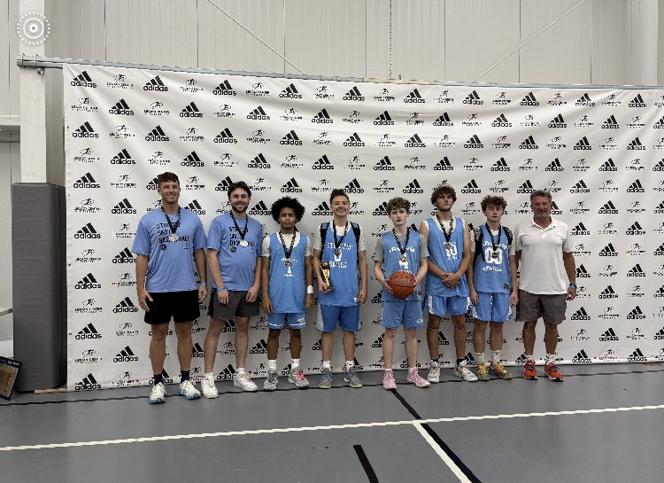 strictly_skills's tweet image. Good weekend for a couple of our teams
16U Gold local squad
3rd 4th SS33 #🏆